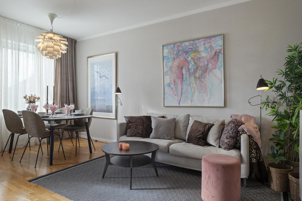 Takhöjden är högre, ca 2,70 m, vilket ger en härlig rymdkänsla!