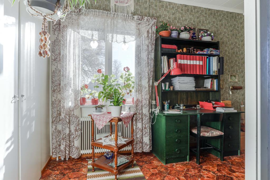 Kontoret innanför köket