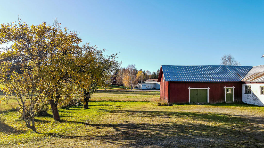 Garage i anslutning till ladugården