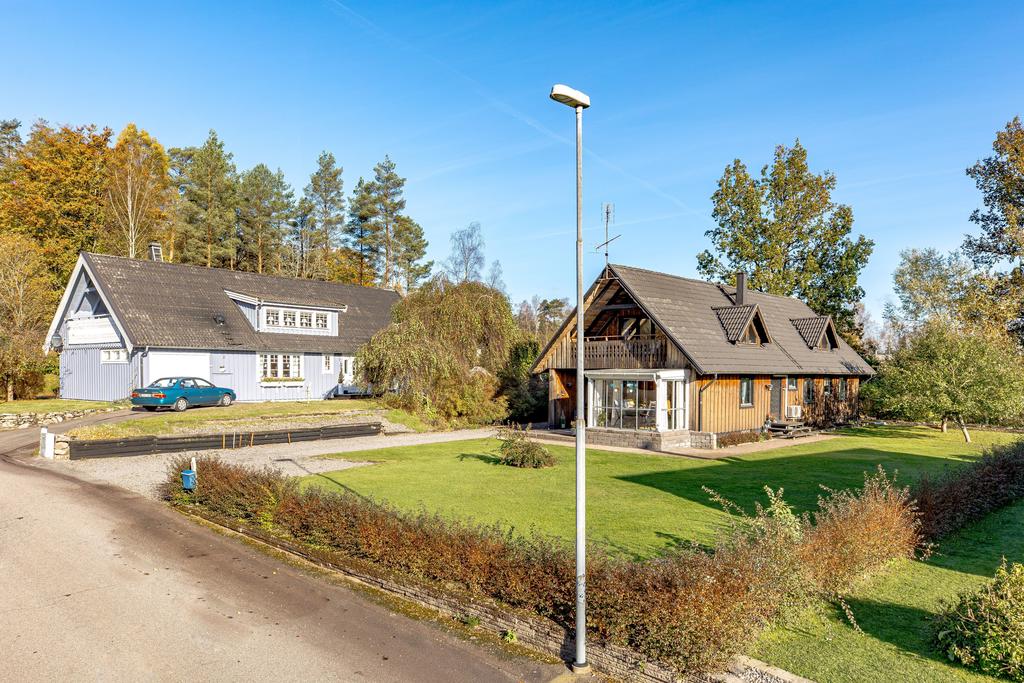 Stor gräsmatta för barnen att leka på!