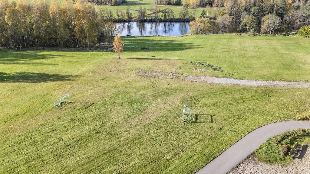 Stora grönytor för lek och natur