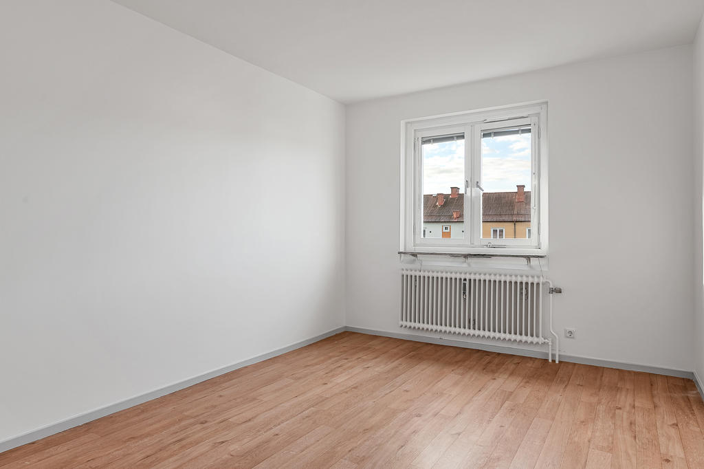 Sovrum 1 innanför hallen