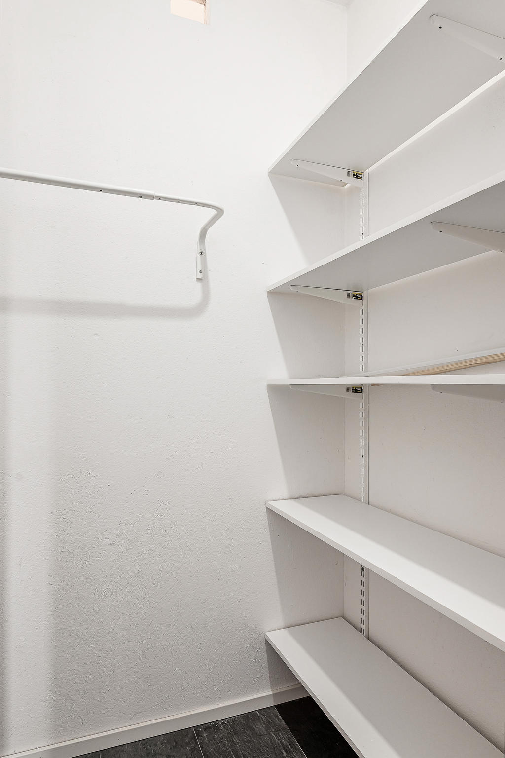 Bra förvaring i klädkammaren