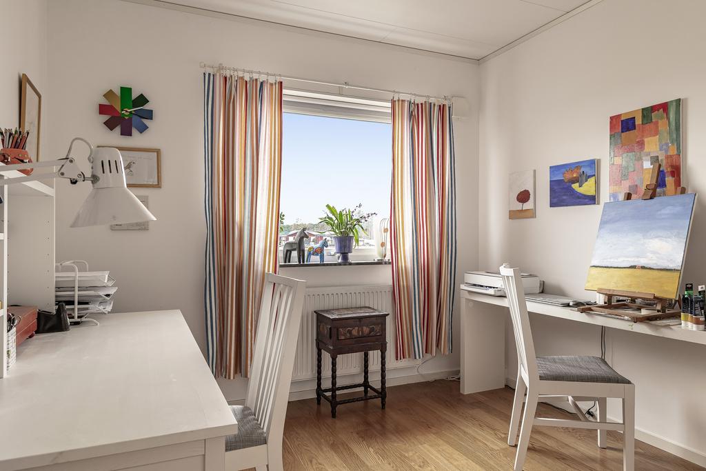 Detta rum används idag som ateljé men kan även användas som ett barnrum.