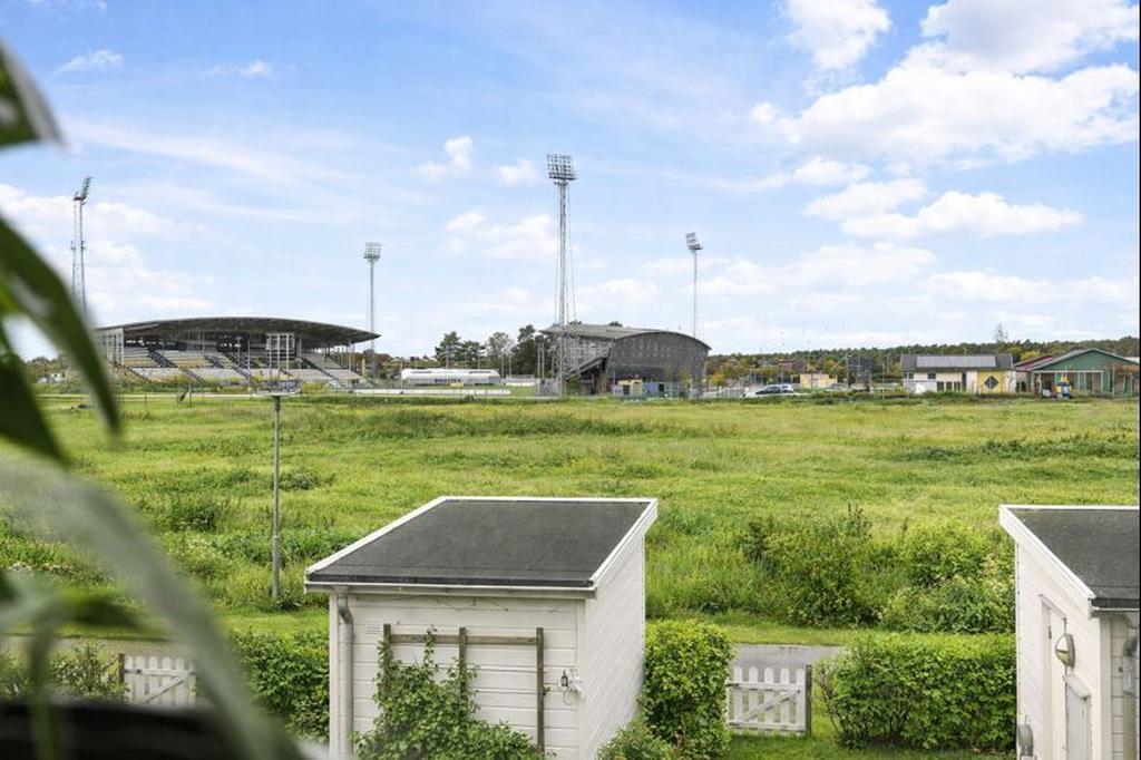 Vyn mot Falkenbergs FFs fotbollsarena.