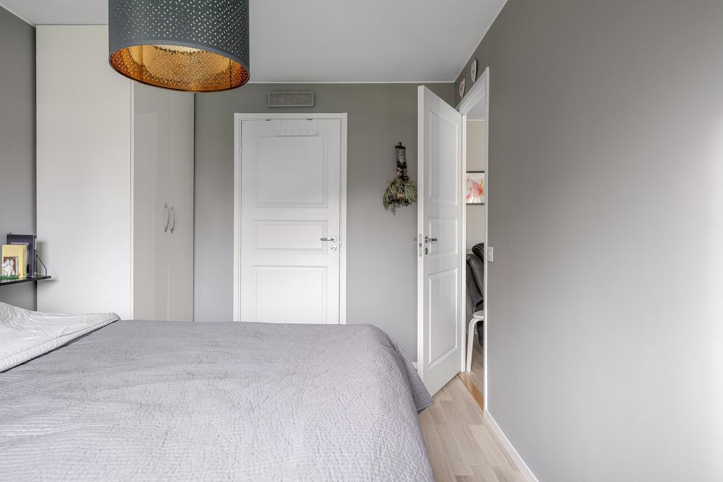 Två garderober och access till klädkammare