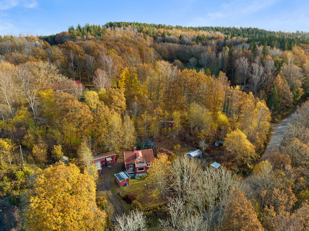 Läget är lantligt och rofyllt och bara några få minuter från populära Brödbacken.