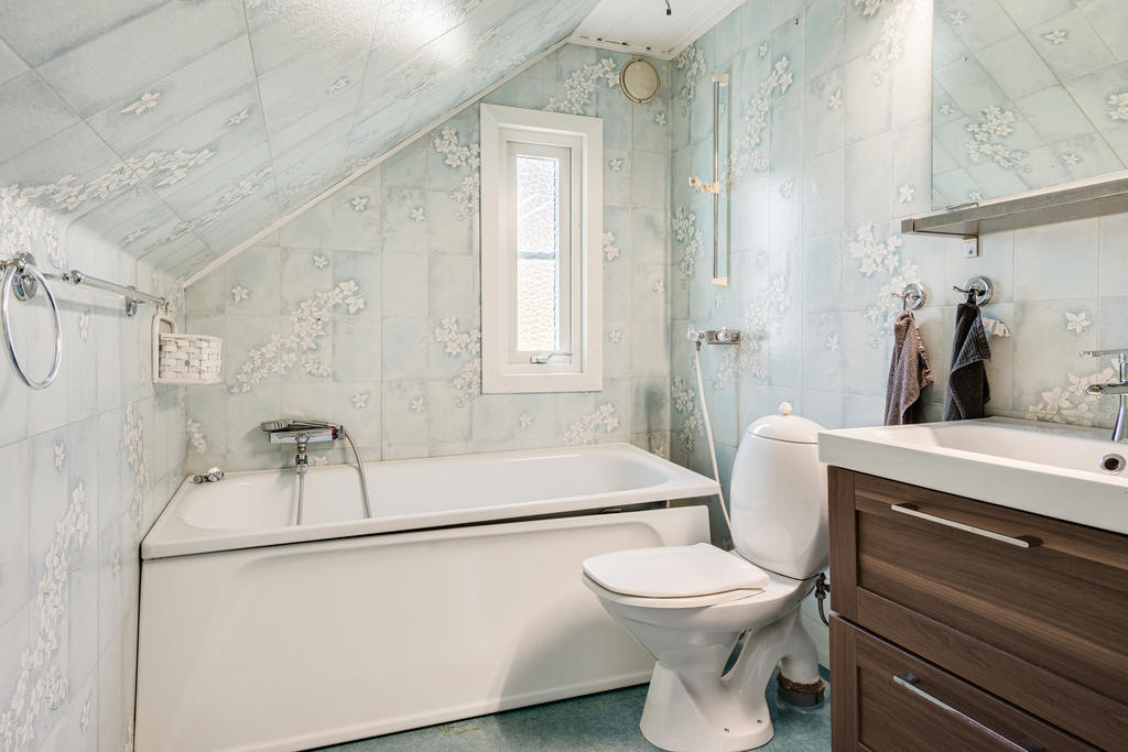 Badrum med badkar-övre plan.