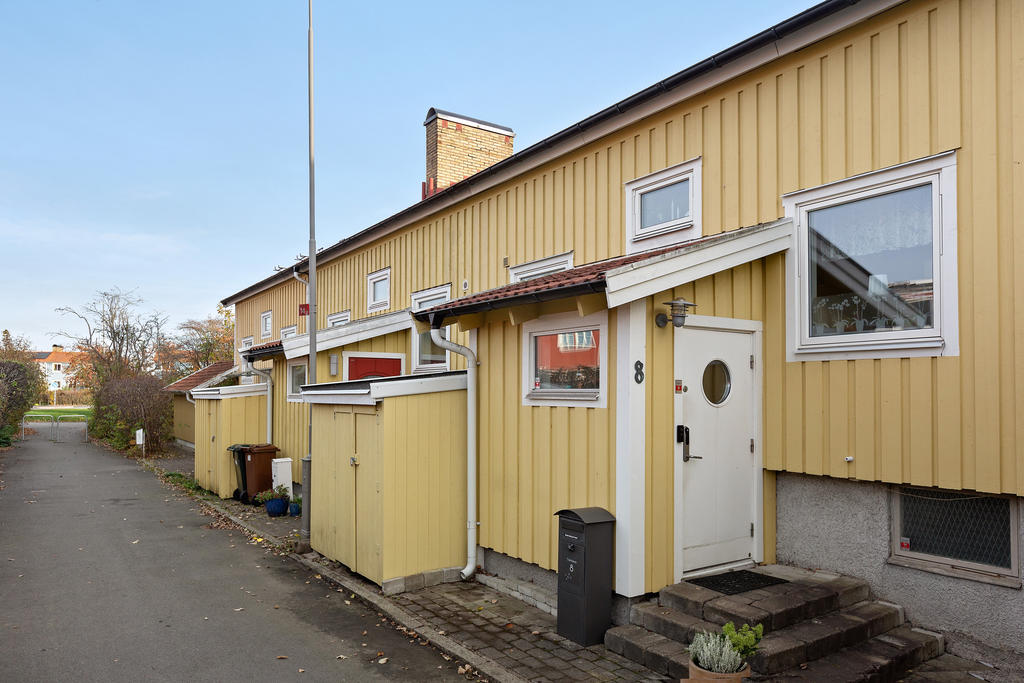 Utbyggd entré med förråd