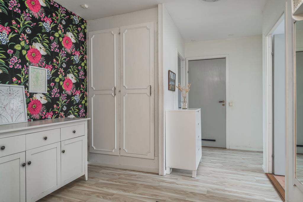 Inbyggda garderober i hallen