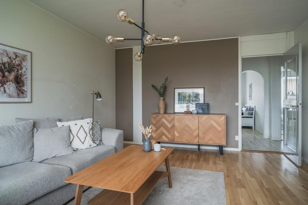 Vy mot hall och kök