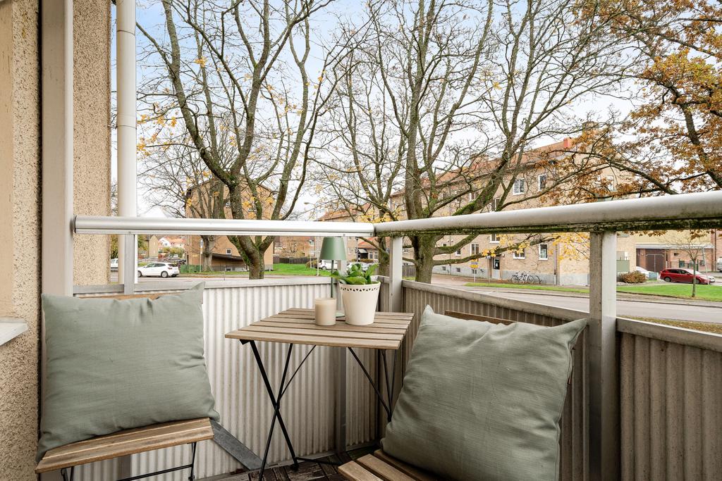 Balkong med plats för cafégrupp