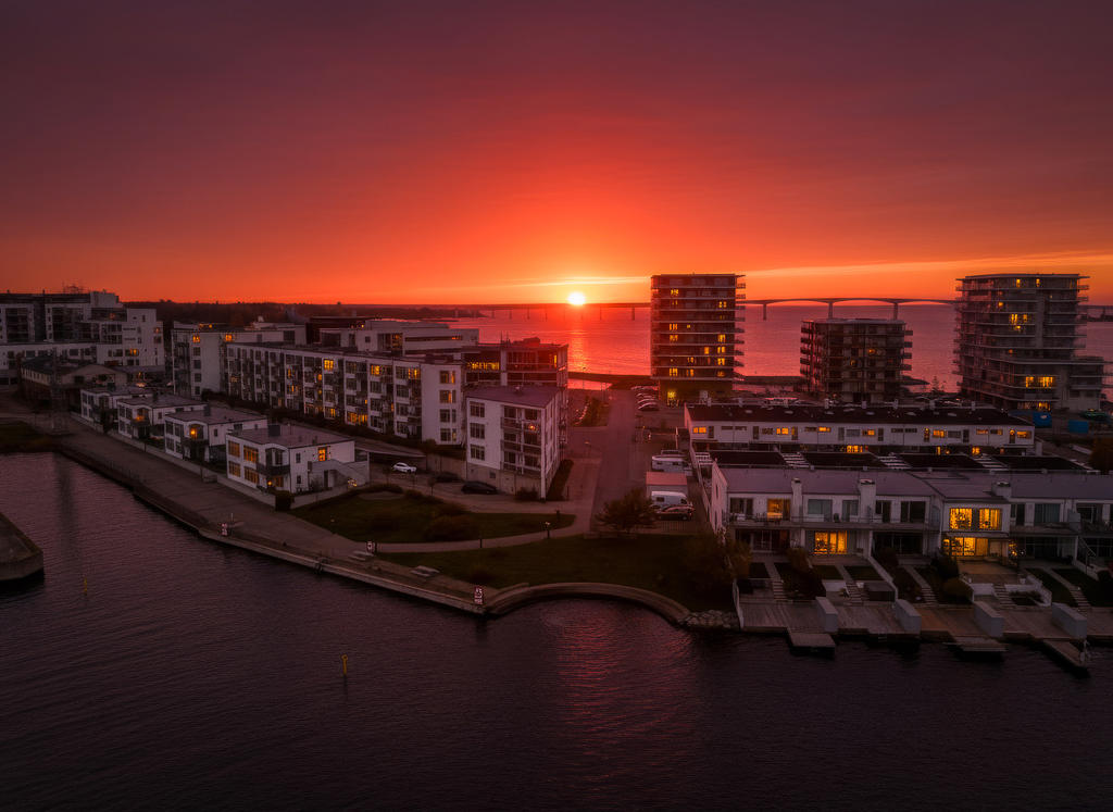 Soluppgång över Ölandsbron, försommar (AI)