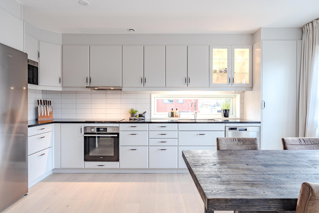 Gott om skåp i köket!