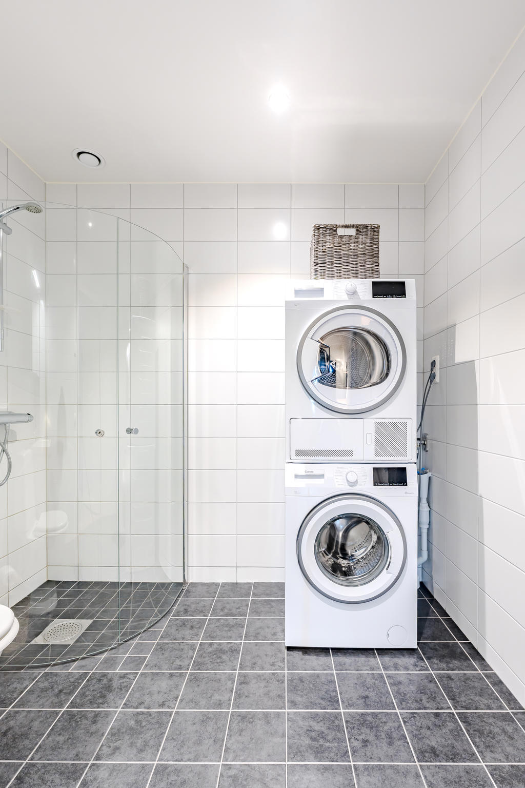Praktiskt med både tvättmaskin och torktumlare.