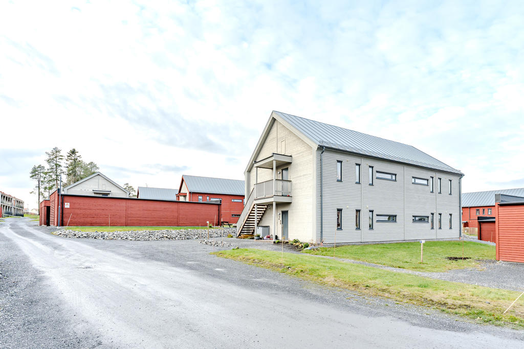 I huset är det endast fyra lägenheter.