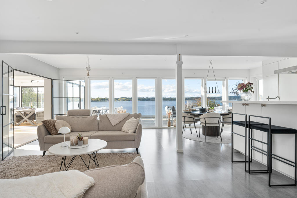 Allrum och kök i öppen planlösning 