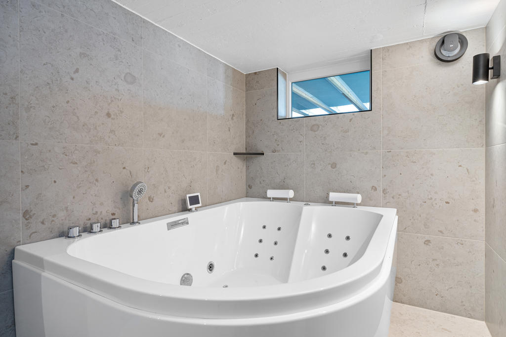 Relax med avkopplande bubbelbadkar 