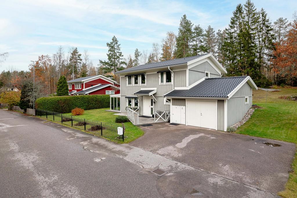 Bra läge och stor uppfart