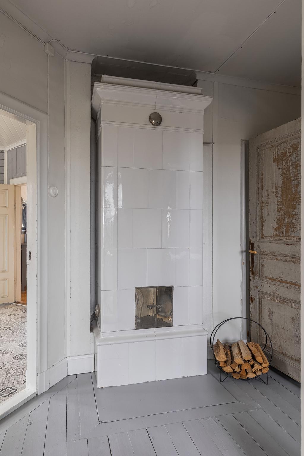 Kakelugn i inre hall