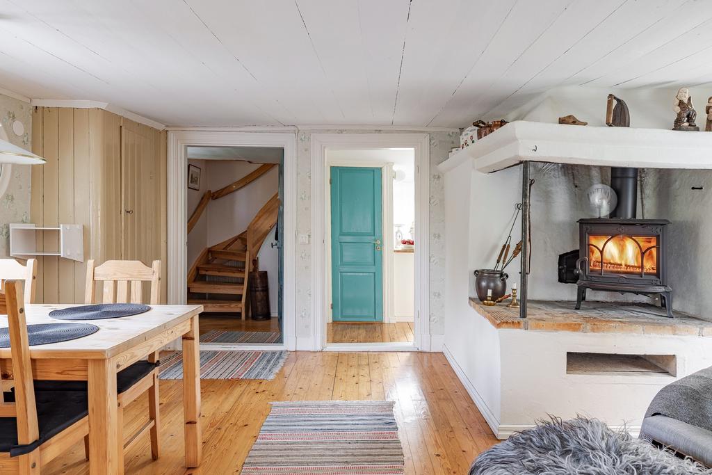 Vy mot hall och kök