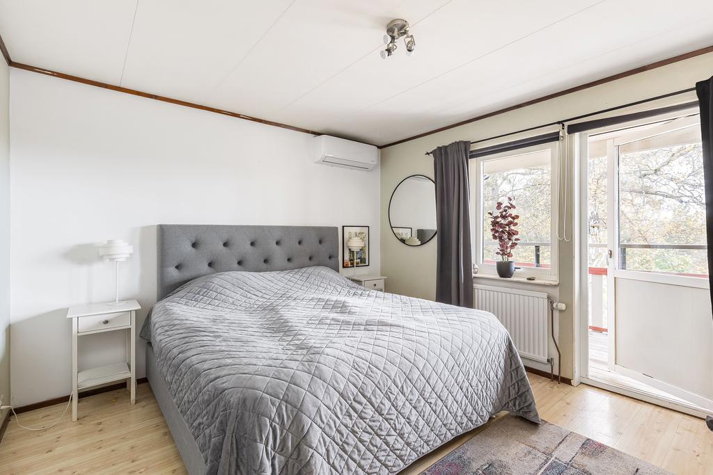 Sovrum 2 - utgång till balkong