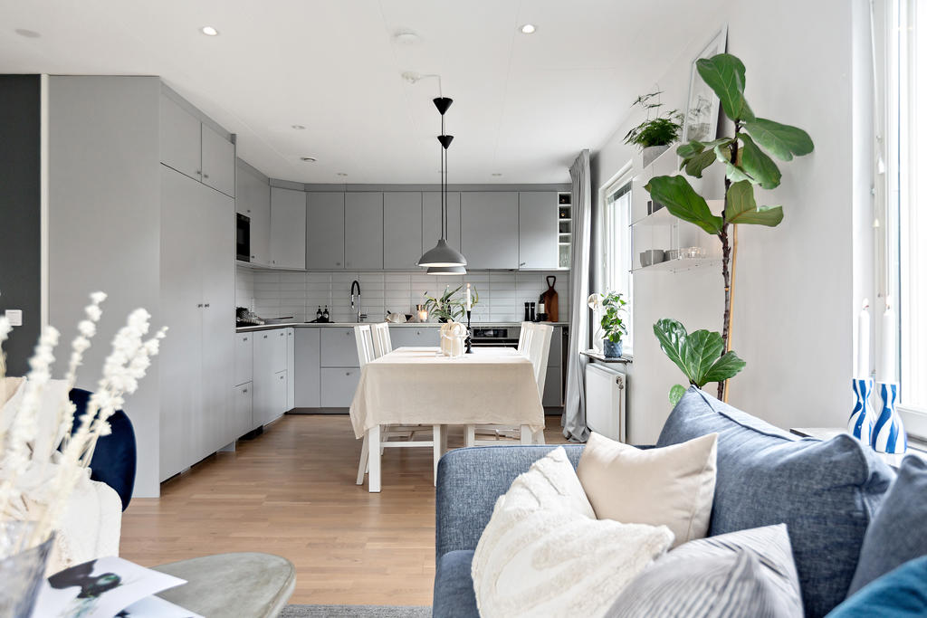 Modernt kök med mycket förvaring