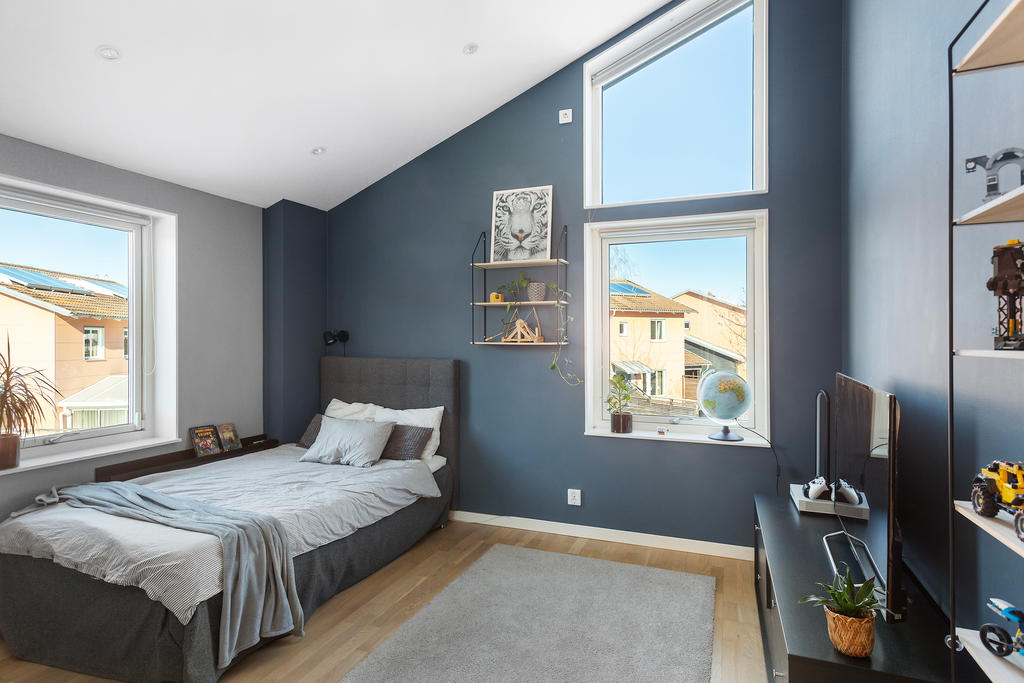 Stort sovrum på övre plan