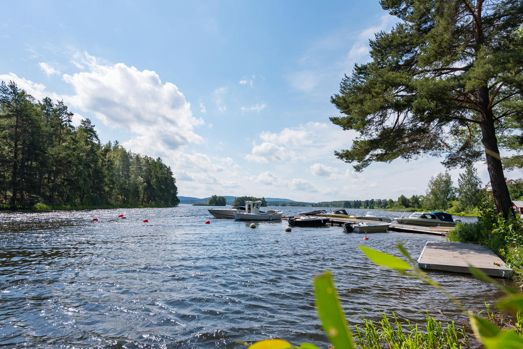 Kort promenad till Vikasjön med bad och möjlighet till båtplats