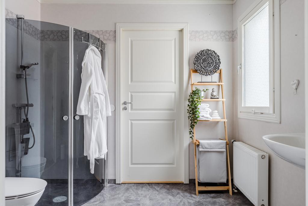 WC/ Dusch med ingång från hall och sovrum 1