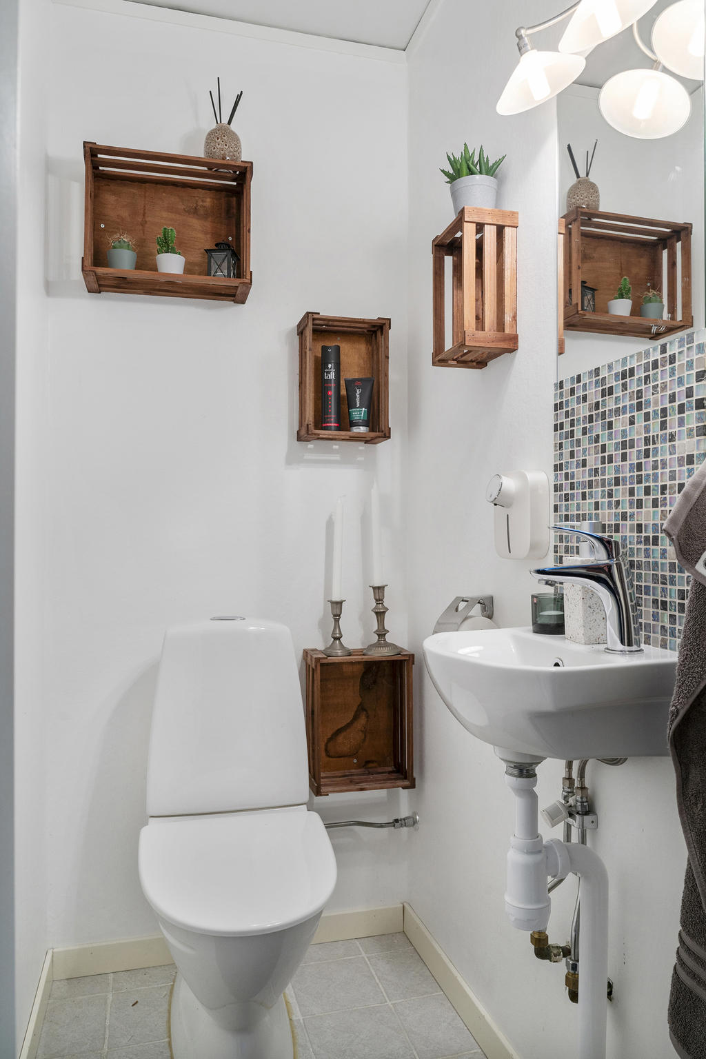 Gäst-wc finns i anslutning till entrén