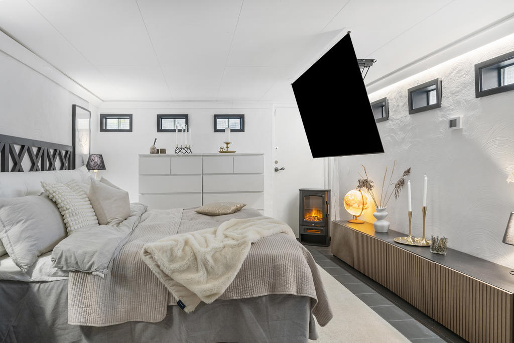 ... master bedroom