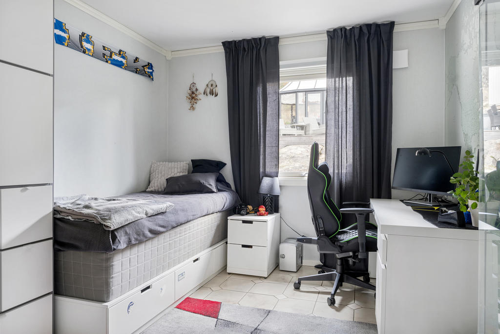 Fjärde sovrummet är även det i bra storlek samt har bra klädförvaring