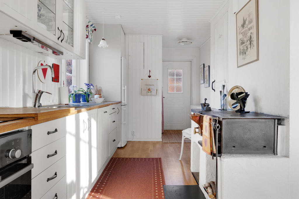 Vy från köket mot entré