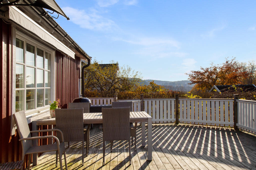 Solig altan i västerläge