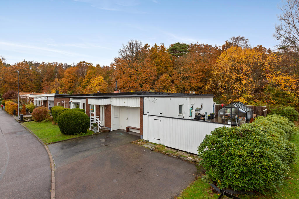 Härlig trädgård och många p- platser