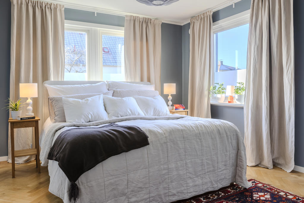 Sovrum med härligt ljusinsläpp