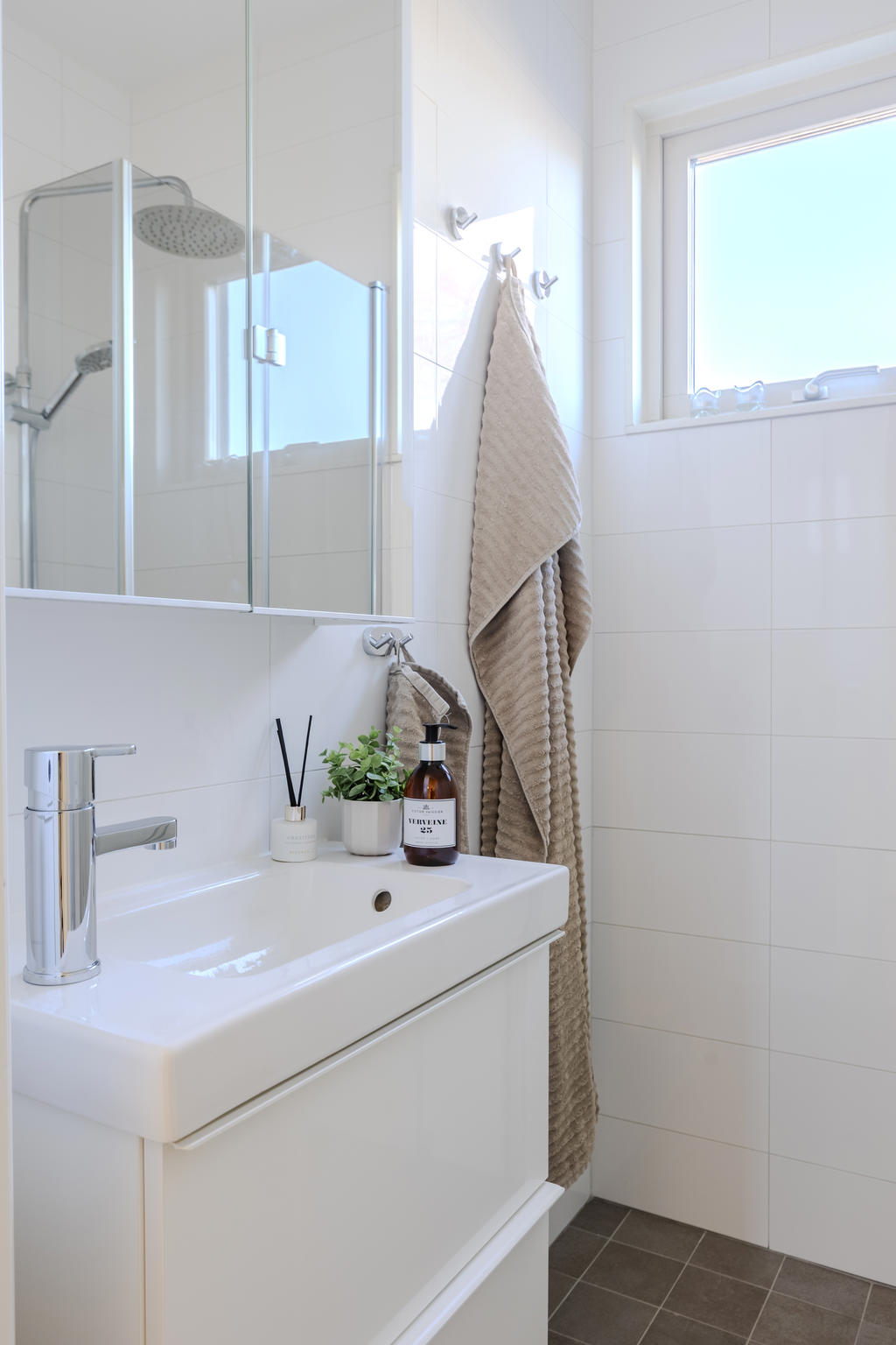 Helkaklat badrum övreplan