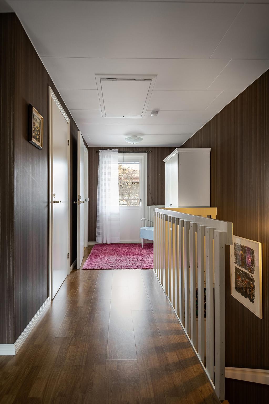 Utgång till balkong. 