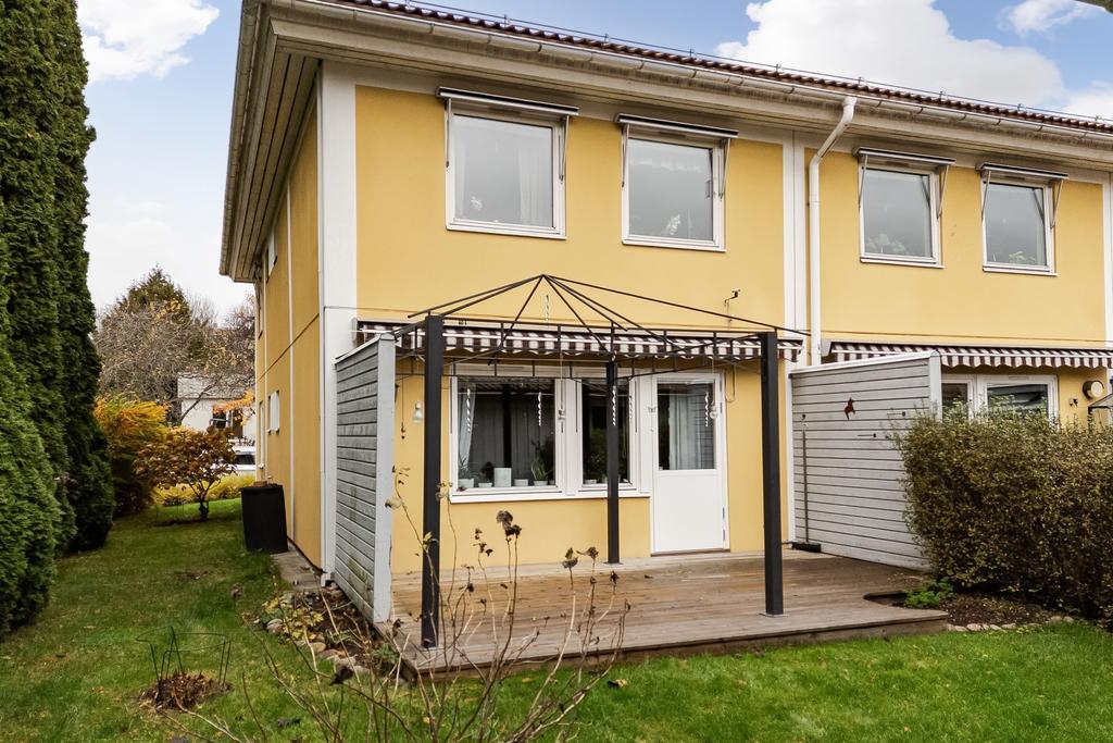 Vy över huset från baksidan. 