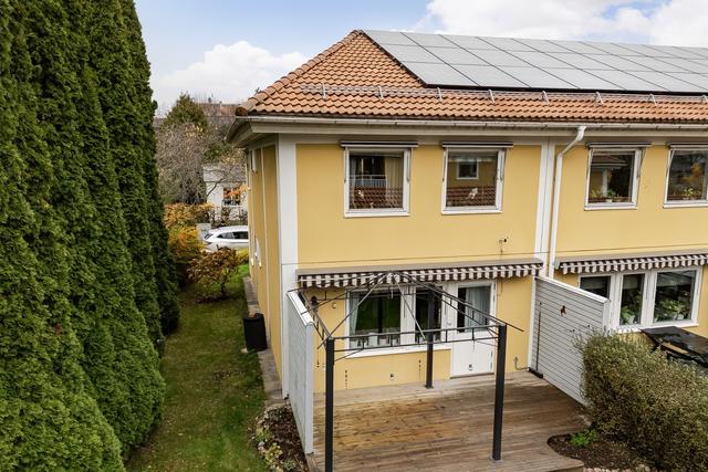 Välkommen till Hummelgatan 8A! En mycket populär och stabil förening med låga driftkostnader. 