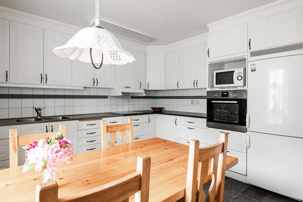 Här finns gott om förvaring och arbetsyta. 