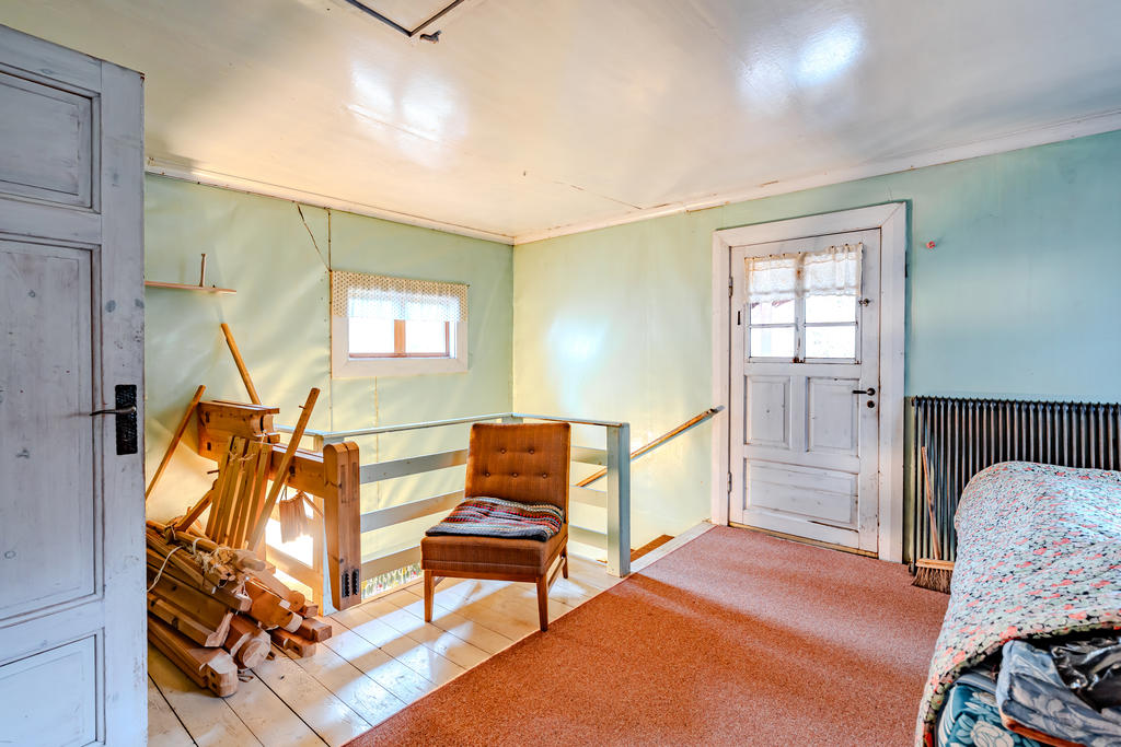 Allrum med utgång till balkong