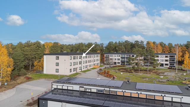 Bostadsrättsföreningen Slagfjädern är belägen i ett lugnt område med fina innergårdar med lek & grillplatser