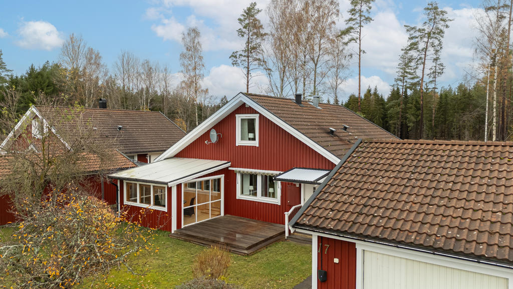 Här bor ni verkligen i hjärtat av Loftahammar, med närhet till allt man kan önska