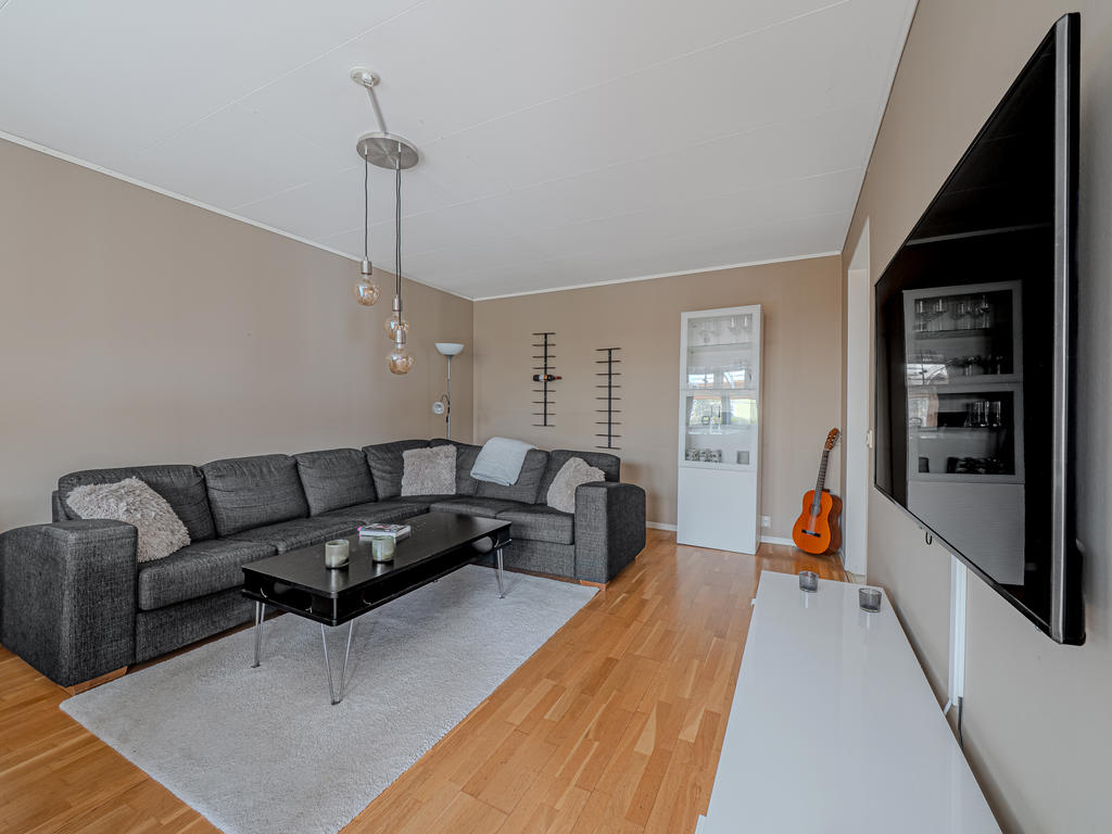 Vardagsrum med parkettgolv