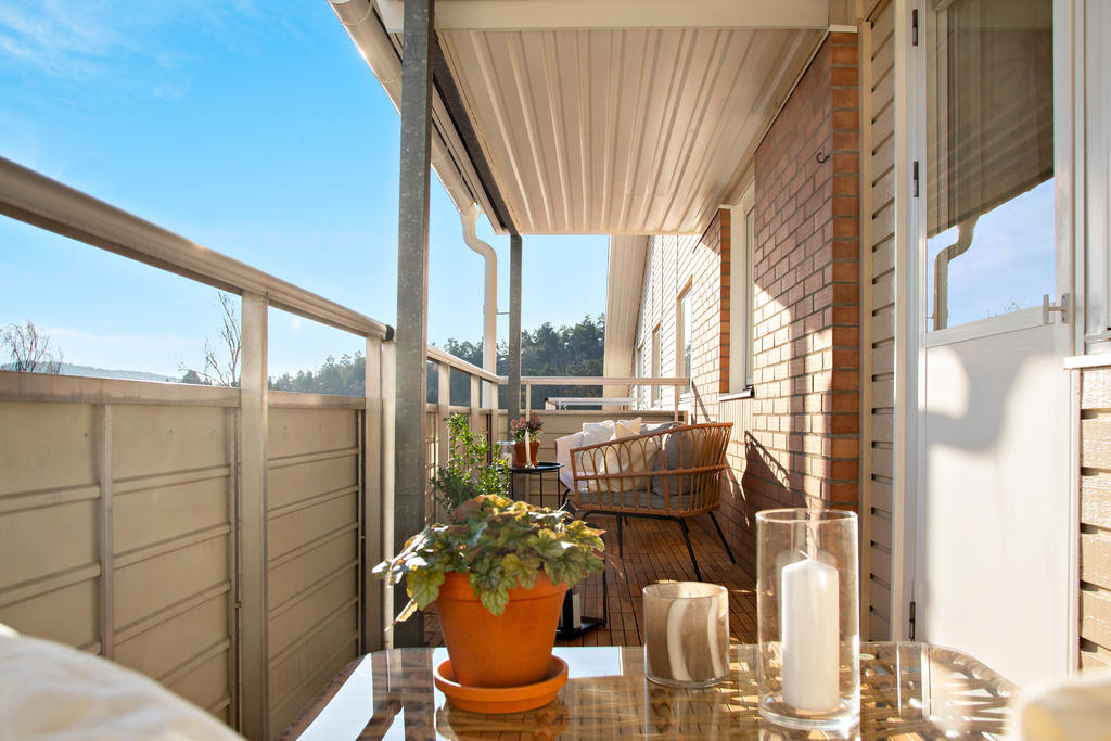 Balkongen rymmer flera sittgrupper