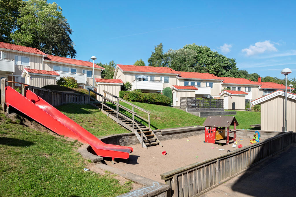 Flera lekplatser i området