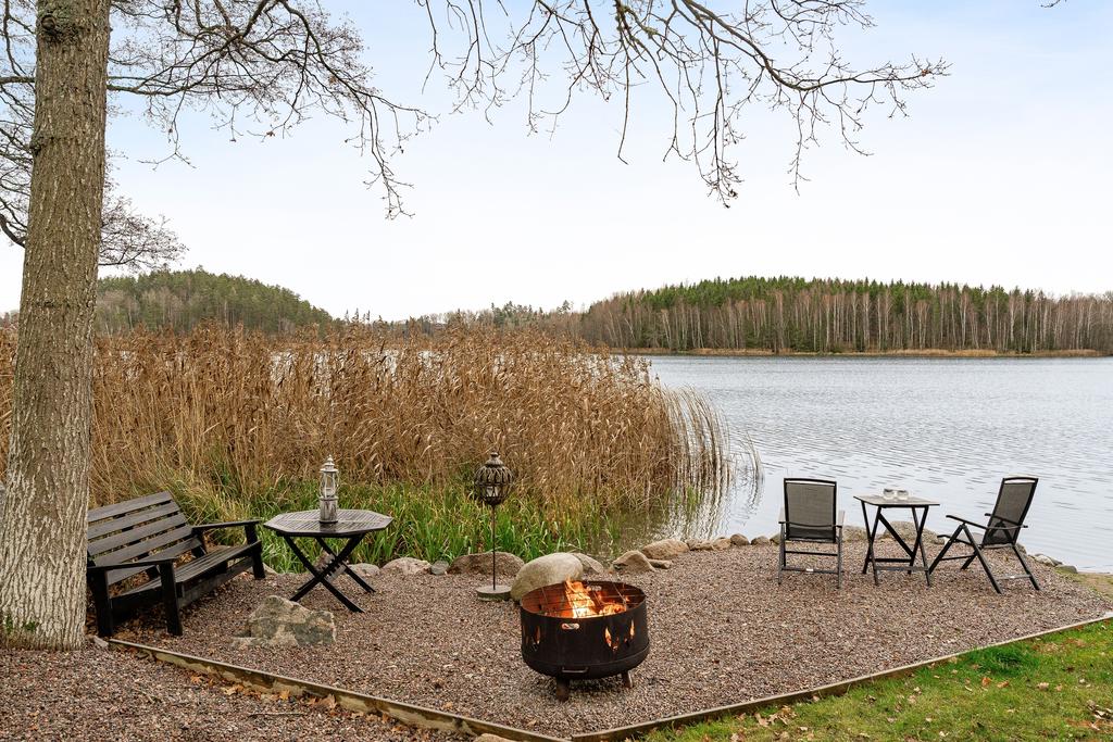 Stensatt del med eldfat