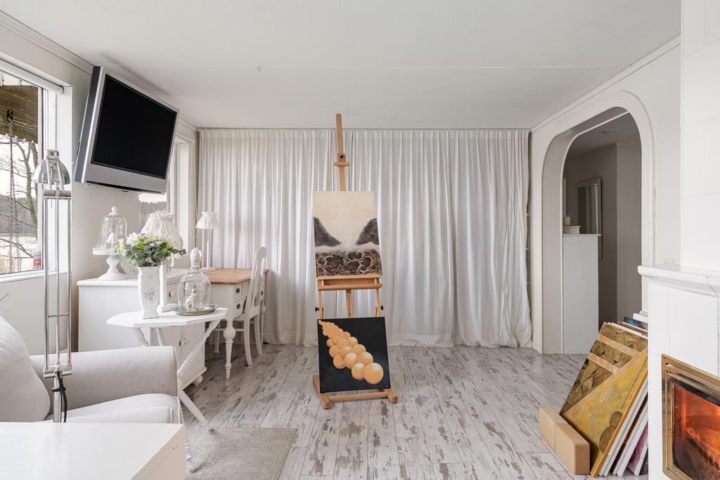 Nedre plan har stort allrum